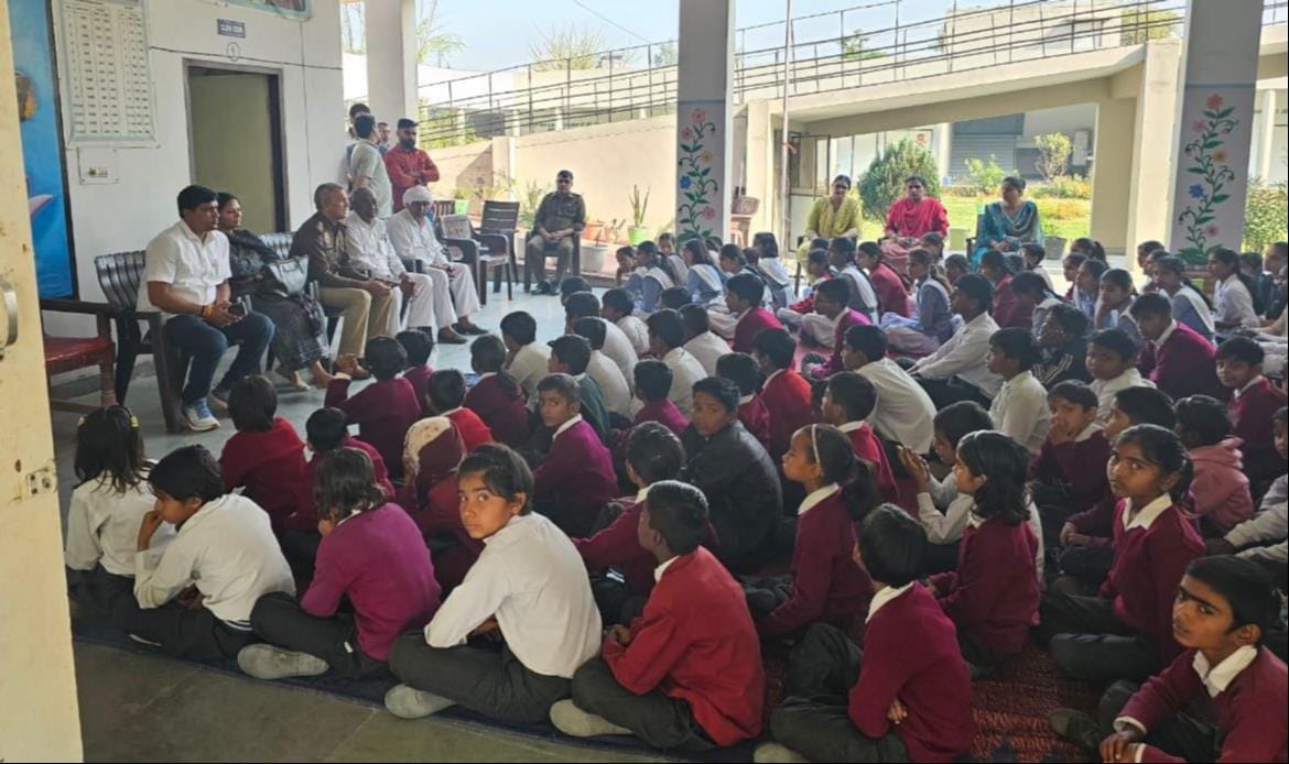 The police school explained the ill effects of drugs and ways to avoid cyber fraud.