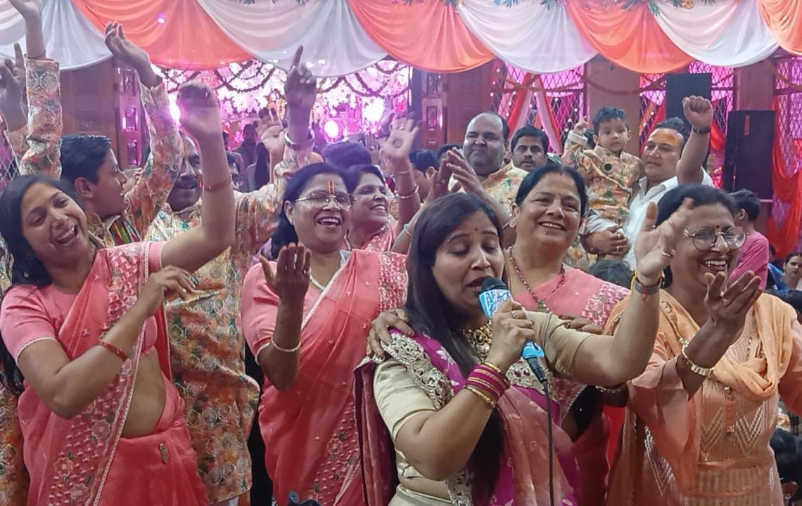 Bhajan evening in Shyam temple, sound waves echoed