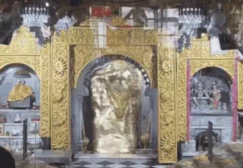 मेहंदीपुर बालाजी मेला से पूर्व चढ़ाया गया सोने का चोला