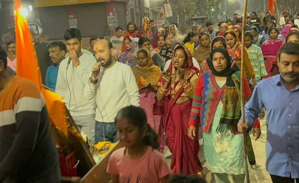 A morning procession was taken out under the chairmanship of Mahant Paramananda Giri Maharaj.