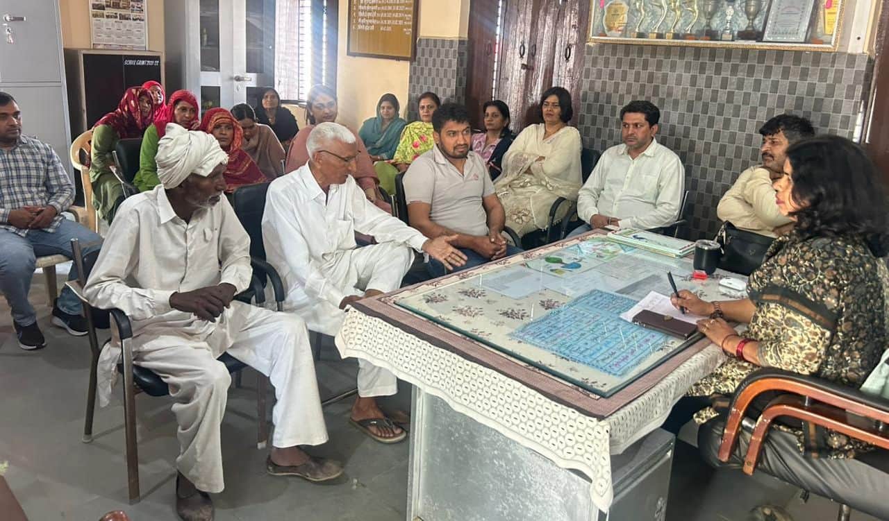 15-रोहतक के गांव मोरखेड़ी के राजकीय वरिष्ठ माध्यमिक विद्यालय में ग्रामीणों व स्टाफ सदस्यों के स