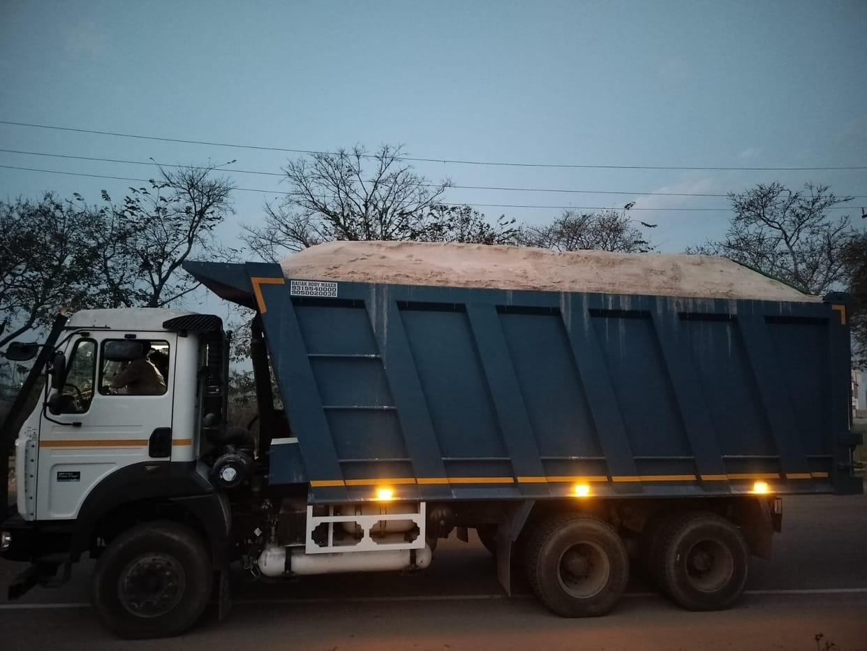CM Flying cracks down on overloaded vehicles, imposes fine of Rs 6.95 lakh on 10 vehicles