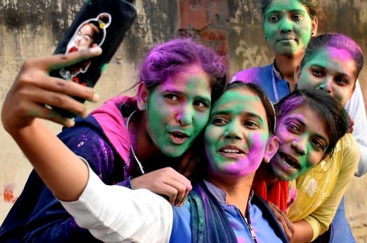 Rangreza created a stir in Holi festival