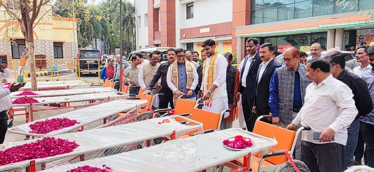 Balrampur Hospital gets wheelchair and stretcher