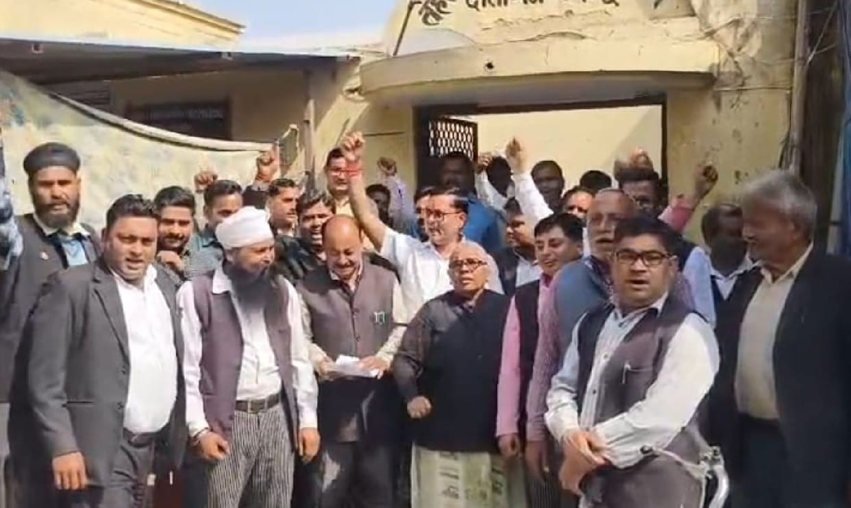 The Tehsildar and the lawyers had an altercation, a chair was thrown at them, and the Tehsildar narrowly escaped.