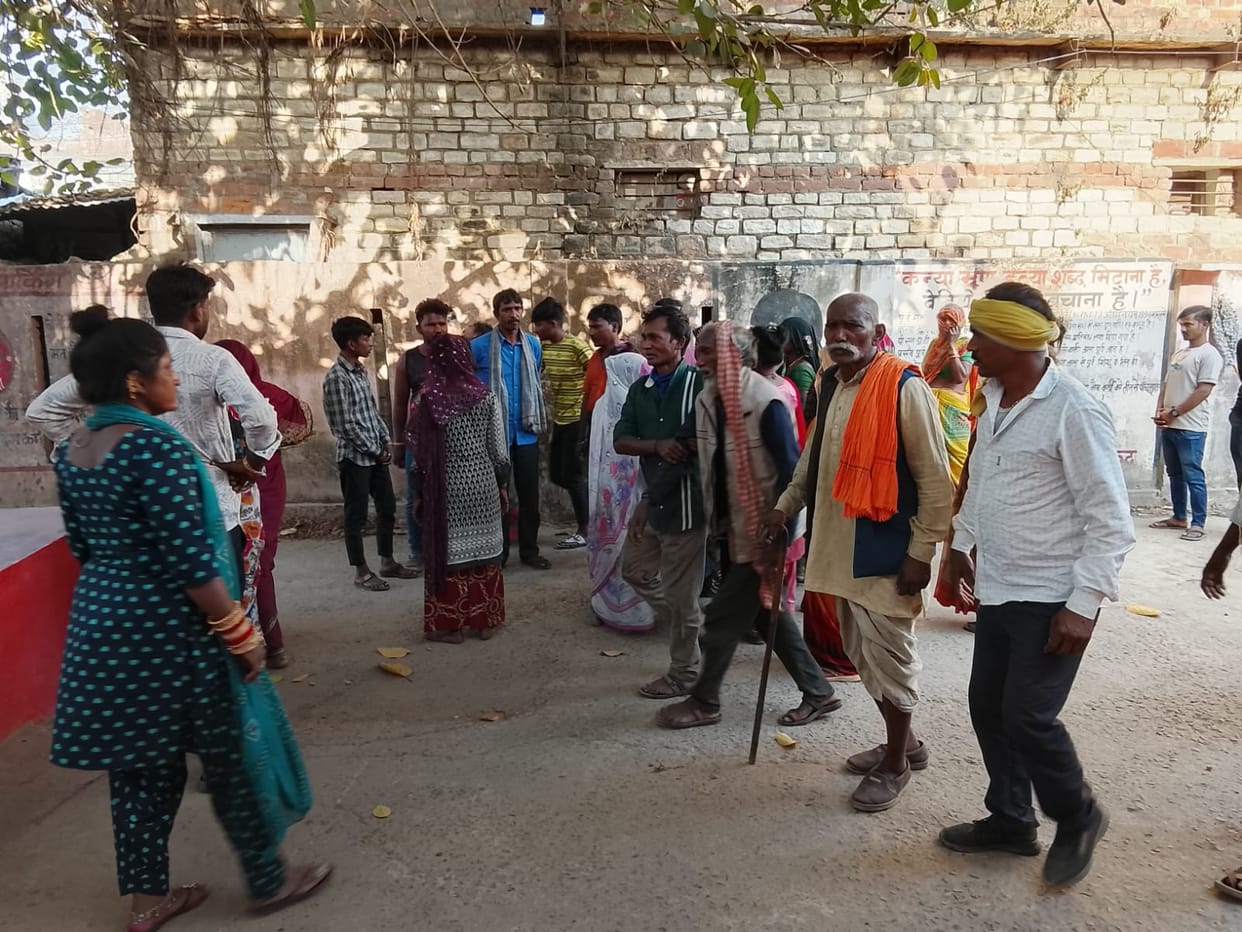 Three people, including an innocent child, died in a bike collision in Manikpur.