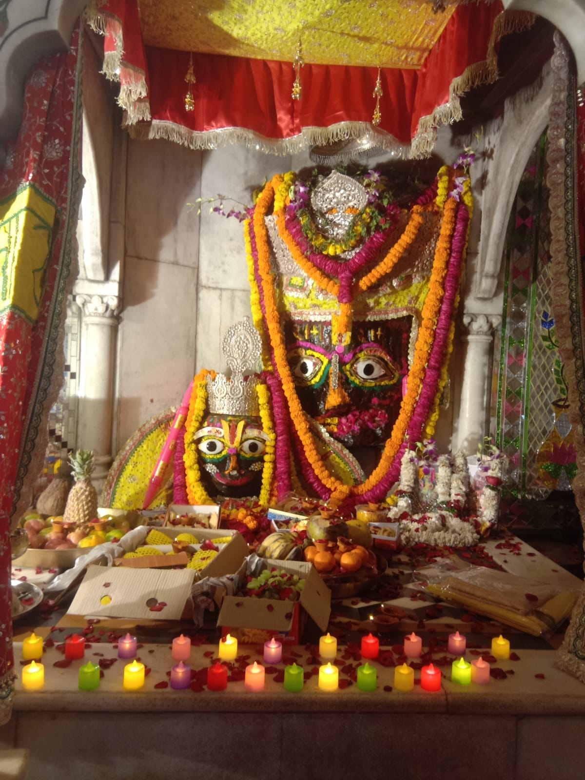 Gulal will be offered to Kamtanath and Matgendranath Swami, Gujhiya-Papad and Rasgulla will be offered.