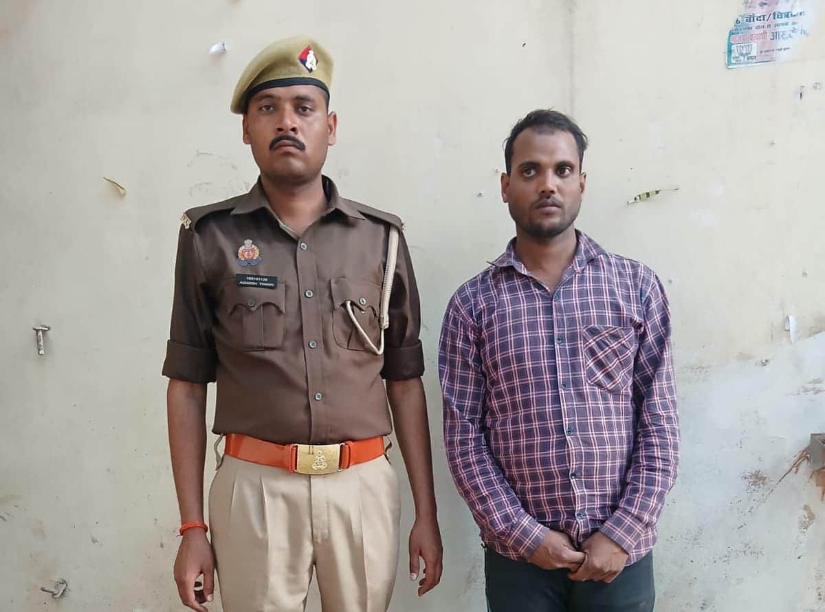 फोटो - 03 पुलिस की गिरफ्त में आरोपी। संवाद