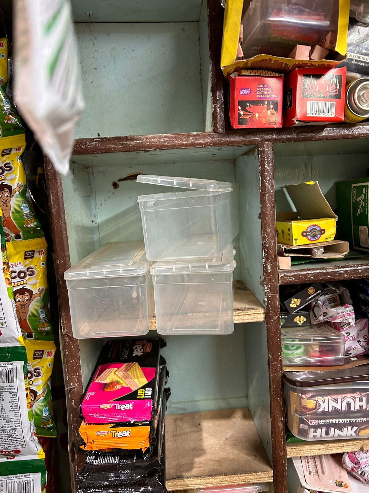 Thousands stolen from a confectionery shop in front of the police station