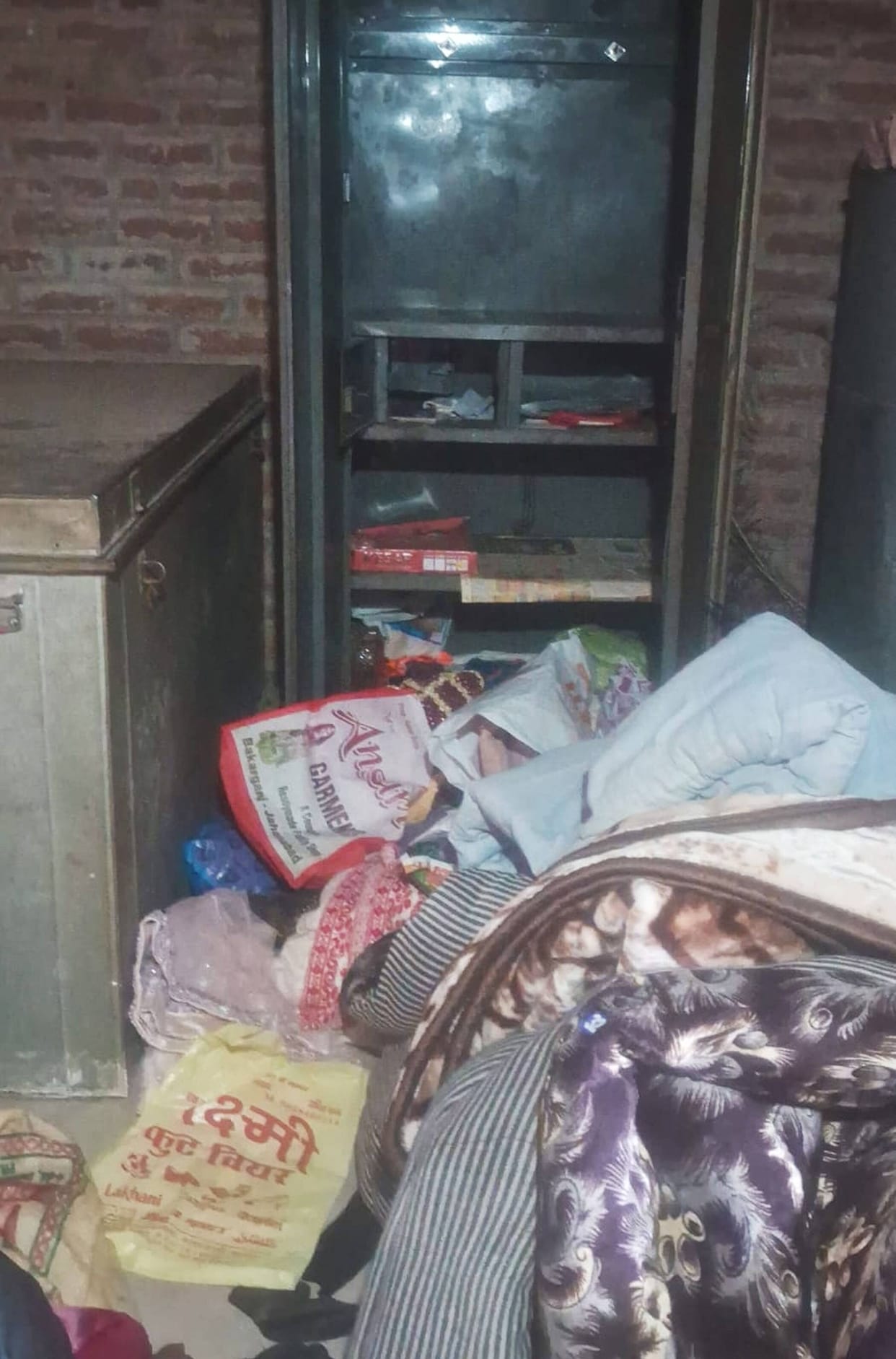 Six lakh rupees stolen from fertilizer seller's house after breaking the lock