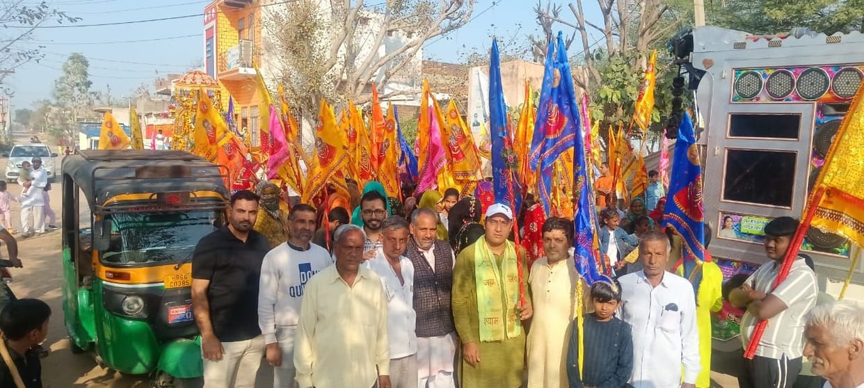 The foot march from Nawan to Khatu Shyam Temple, Badrai, begins.