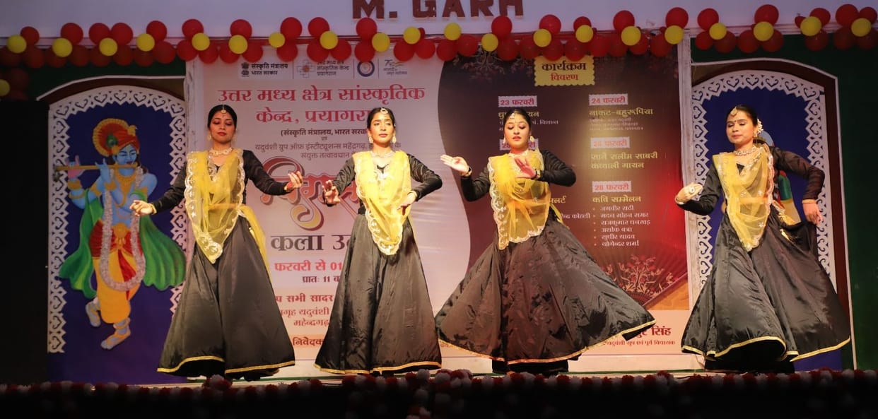 The jugalbandi of sarangi, flute and tabla created a musical atmosphere.