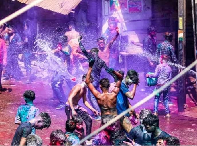 The festival of colors in Mohammadi has a distinct identity