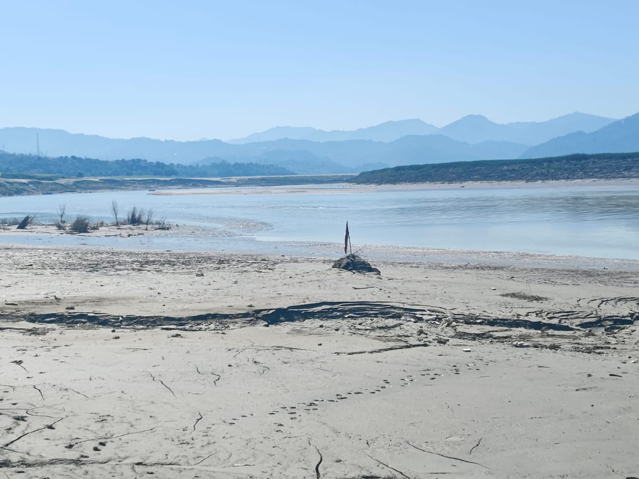 Along with Gobind Sagar Lake, silt will also be removed from Seer Khad.