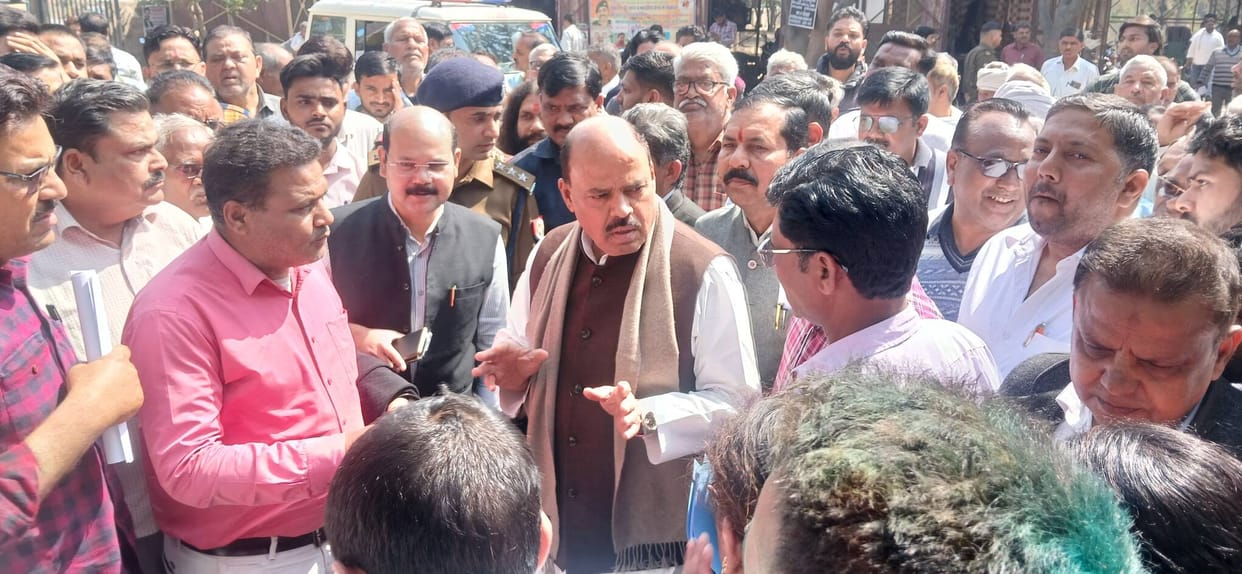 Barauli MLA met the people of Rampur village