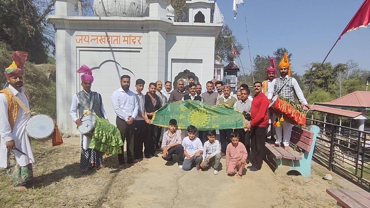 Chadar offered at the shrine of Lakhdata Peer for Chahad Dangal