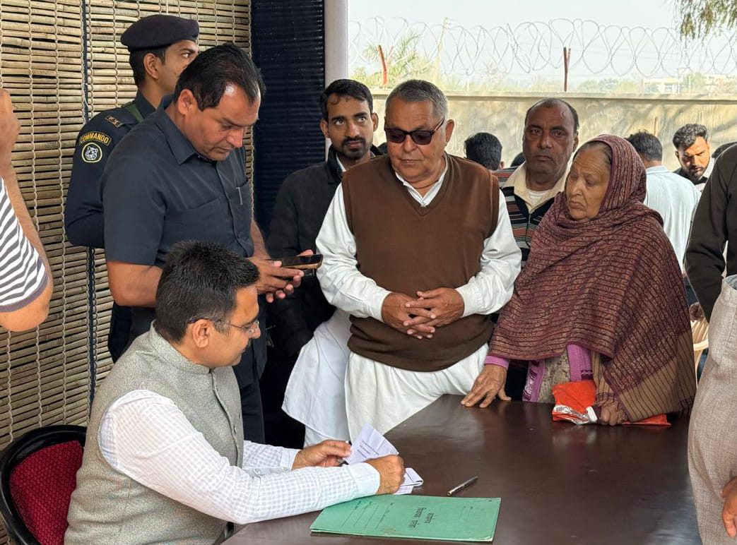 The Speaker listened to the problems of the people and assured them of a solution.