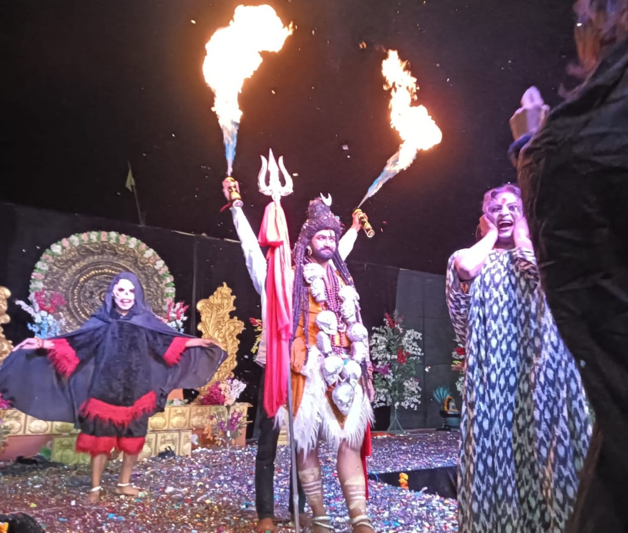 The audience was thrilled to see the performance of Raas with the Gopis and Holi of flowers.
