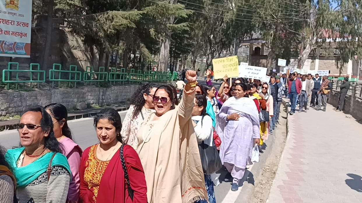 Primary teachers took to the streets to protest against the new campus system.