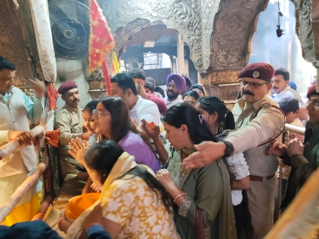 18 thousand devotees bowed their heads at the Maa Chintpurni Darbar.