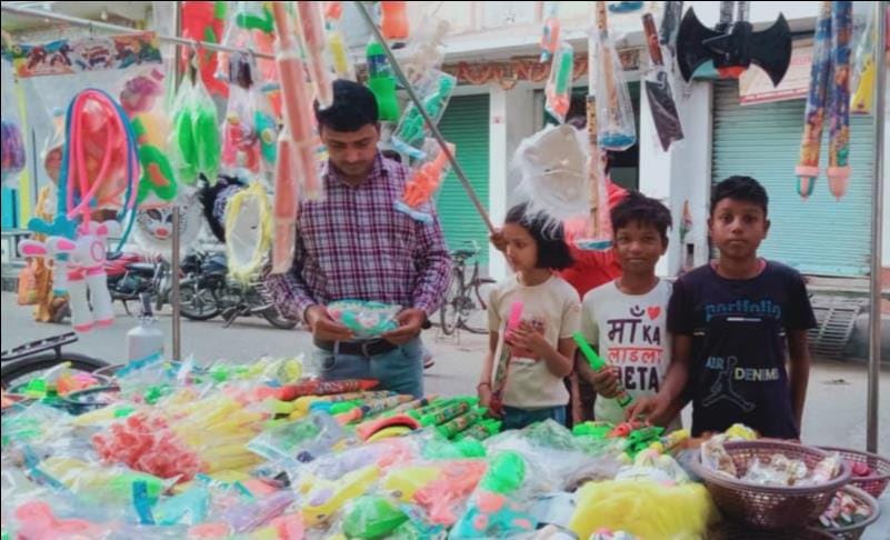 Holi brings vibrant colours to the market