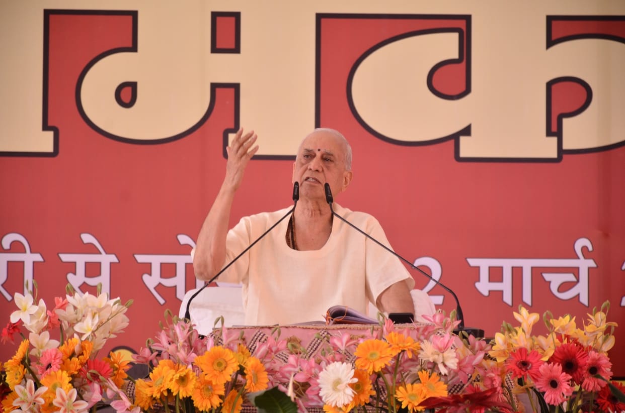 Description of Sita's Swayamvar, a stream of hymns flowed, devotees danced in joy.