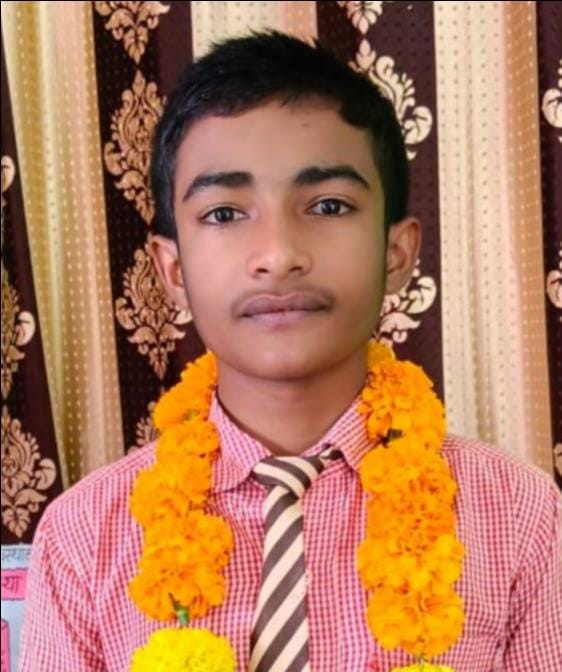 Anurag of Jaunpur topped the state in the scholarship examination