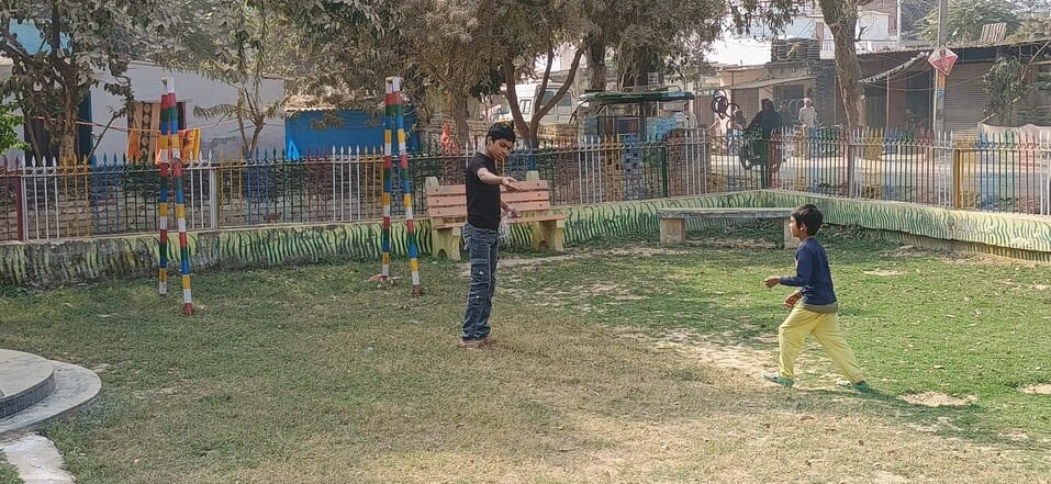 Seven municipalities lack parks, swings are broken in Ghazipur, and there is no lighting.