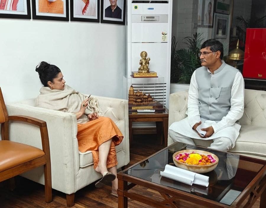 BJP district president met the irrigation minister over the drinking water crisis.