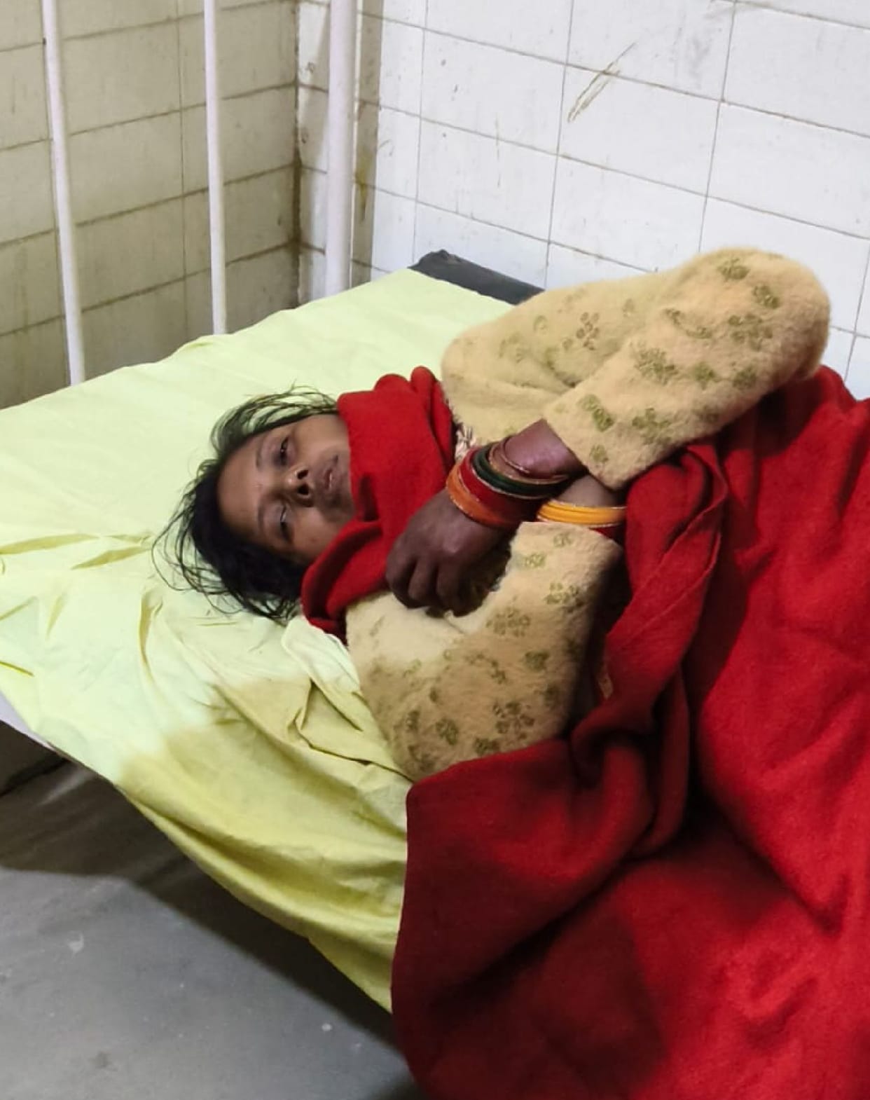 Husband dies after being hit by a trolley, wife injured