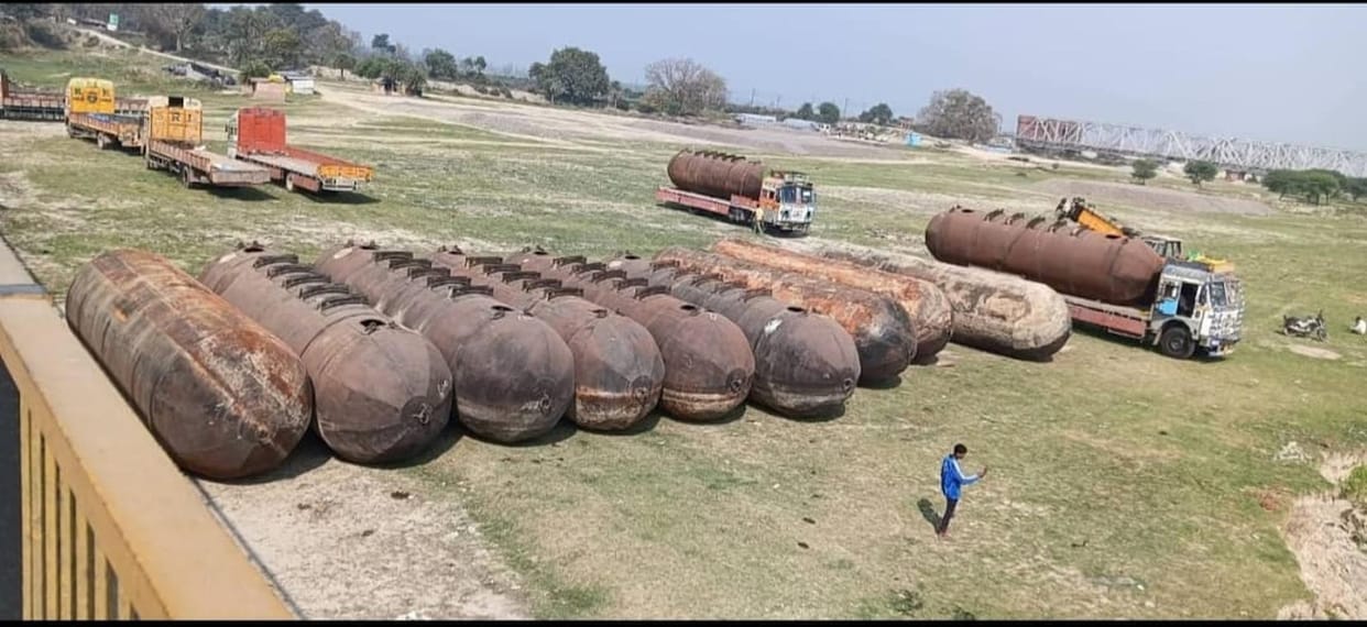A bridge will be built on Saryu using 144 pipes.