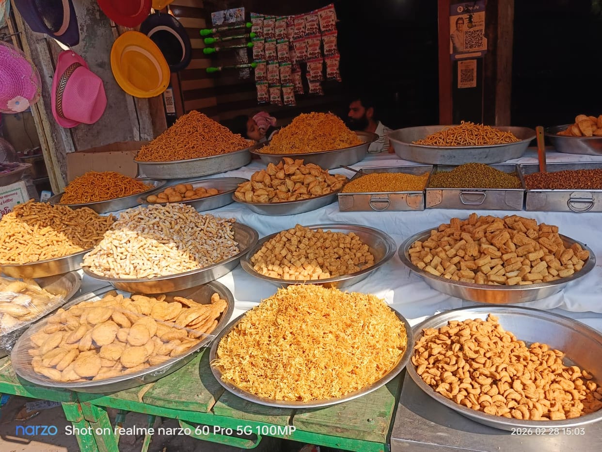 Now the taste of Holi dishes is available in the markets.
