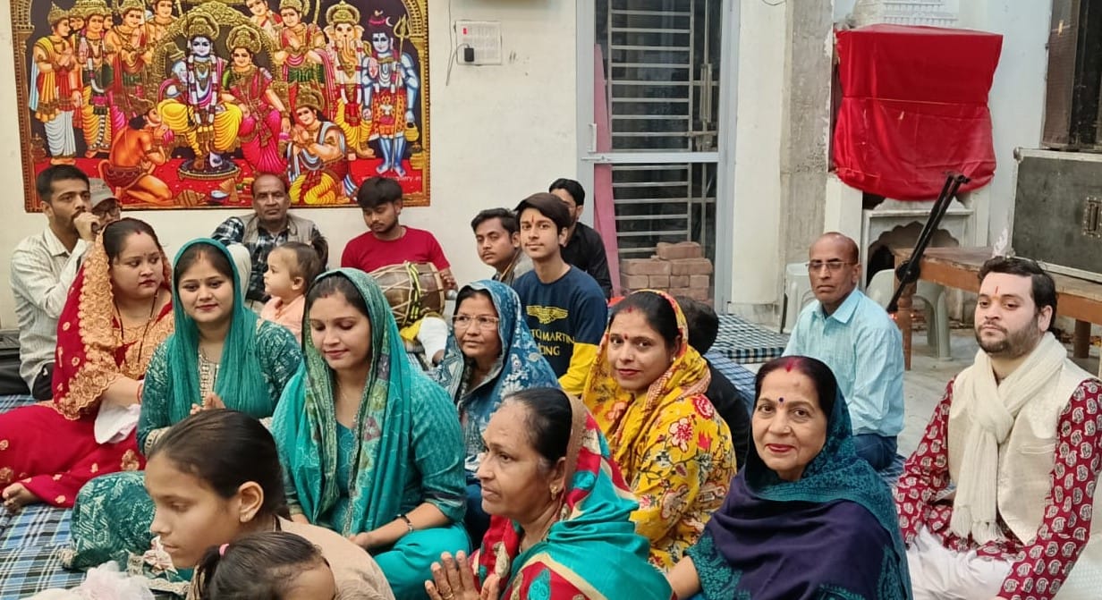 Mero Khoy Gayo Bajuband Re Rasiya Holi Mein...