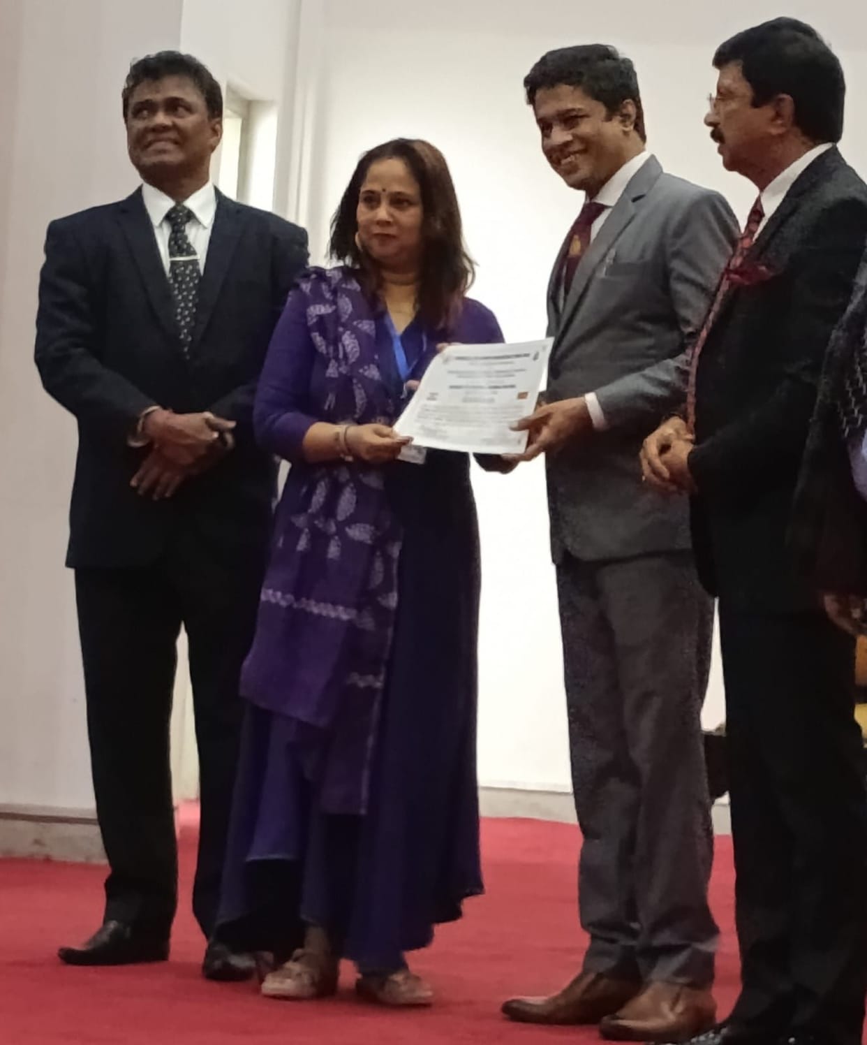 Dr. Rachna Srivastava of CRSU hoisted the flag at the University of Colombo