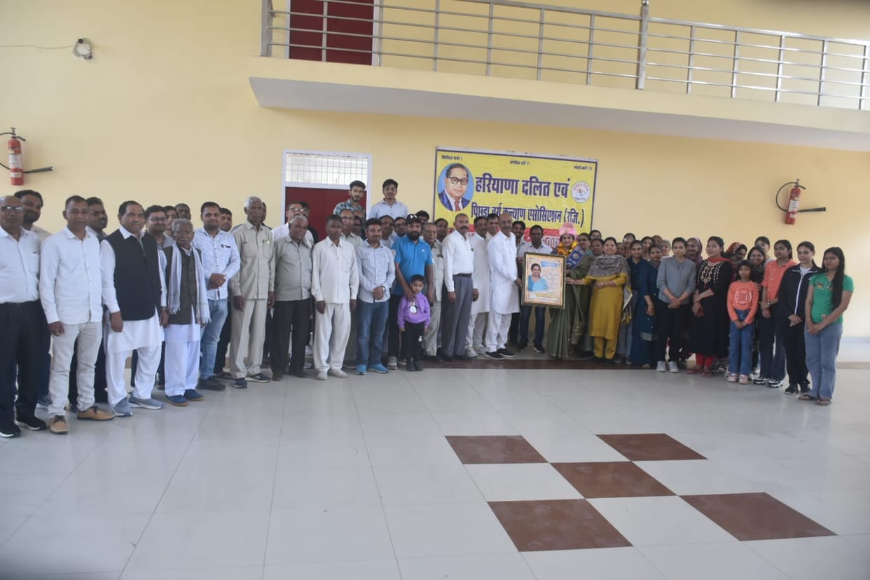 Block Education Officer Sandhya Suman was honored