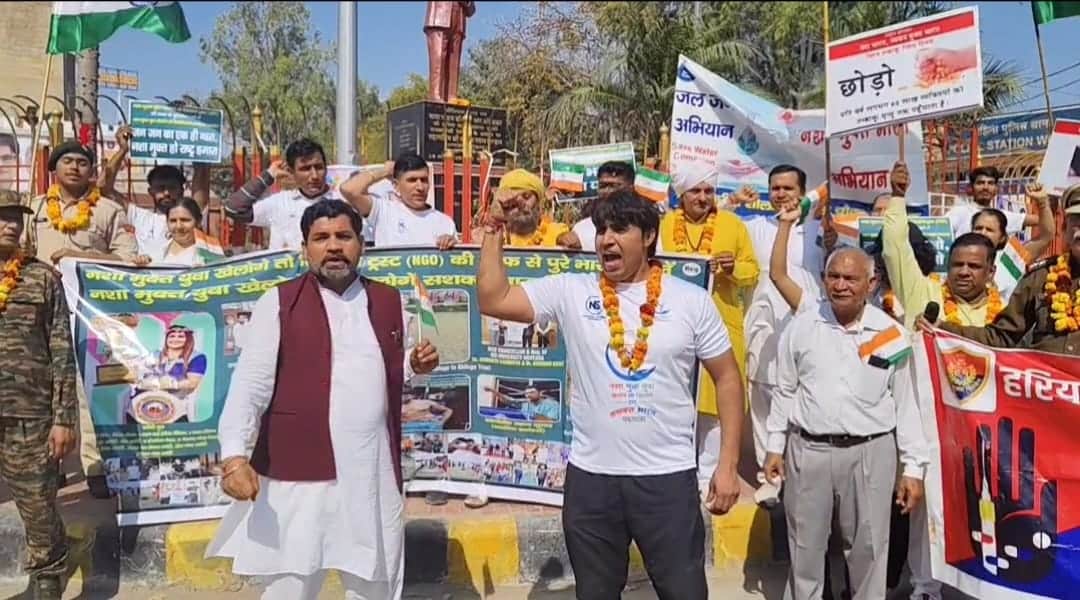 20-रोहतक आंबेडकर चौक स्थित नशे के खिलाफ पदयात्रा दौरान के दौरान मौजूद नागरिक। स्रोत : ट्रस्ट