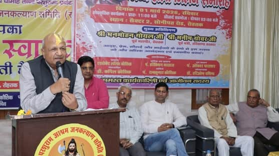 34- भगवान परशुराम आश्रम में होली मिलन समारोह में लागों को संंबोधित करते पूर्व मेयर मनमोहन गोयल