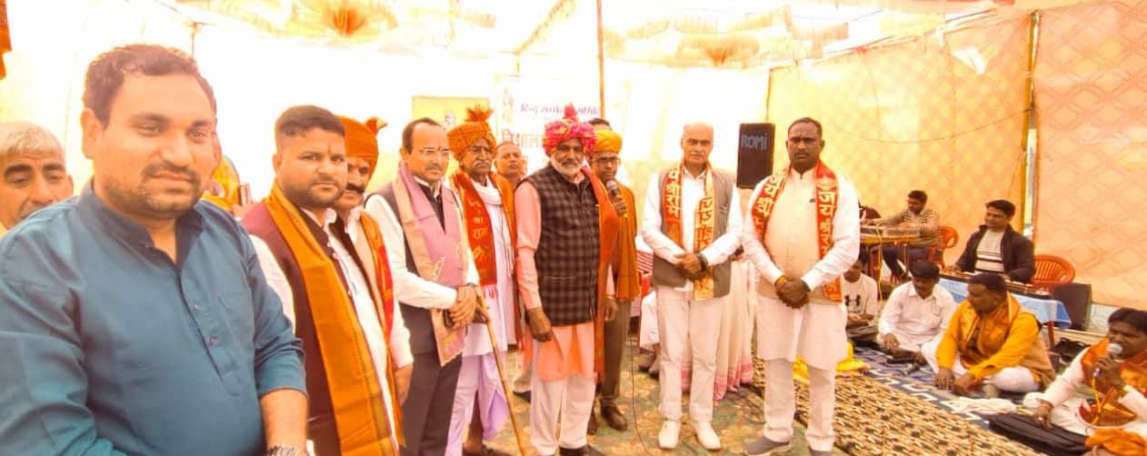 44-जिला के गांव इंद्रगढ़ में हिंदू सम्मेलन में शामिल पदाधिकारी। स्रोत आयोजक