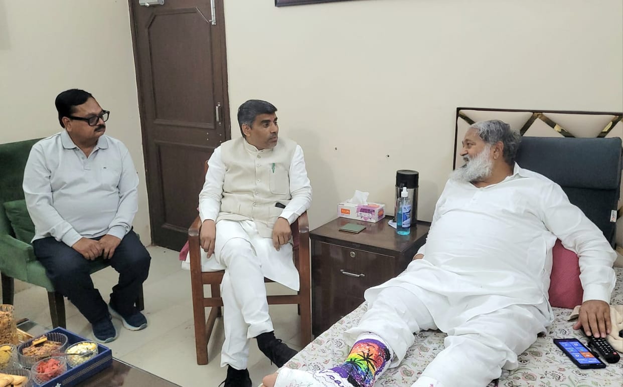 State President Badauli and Education Minister Dhanda enquired about Vij's condition.State President Badauli and Education Minister Dhanda enquired about Vij's condition.