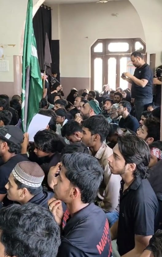 Shia Muslims angry over Khamenei's death, take out procession