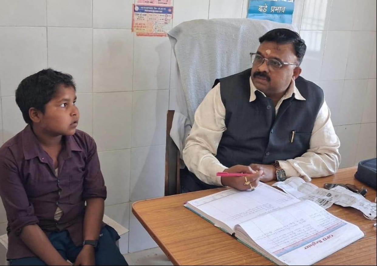 With the change in weather, the number of patients with cough, fever and pneumonia has increased.