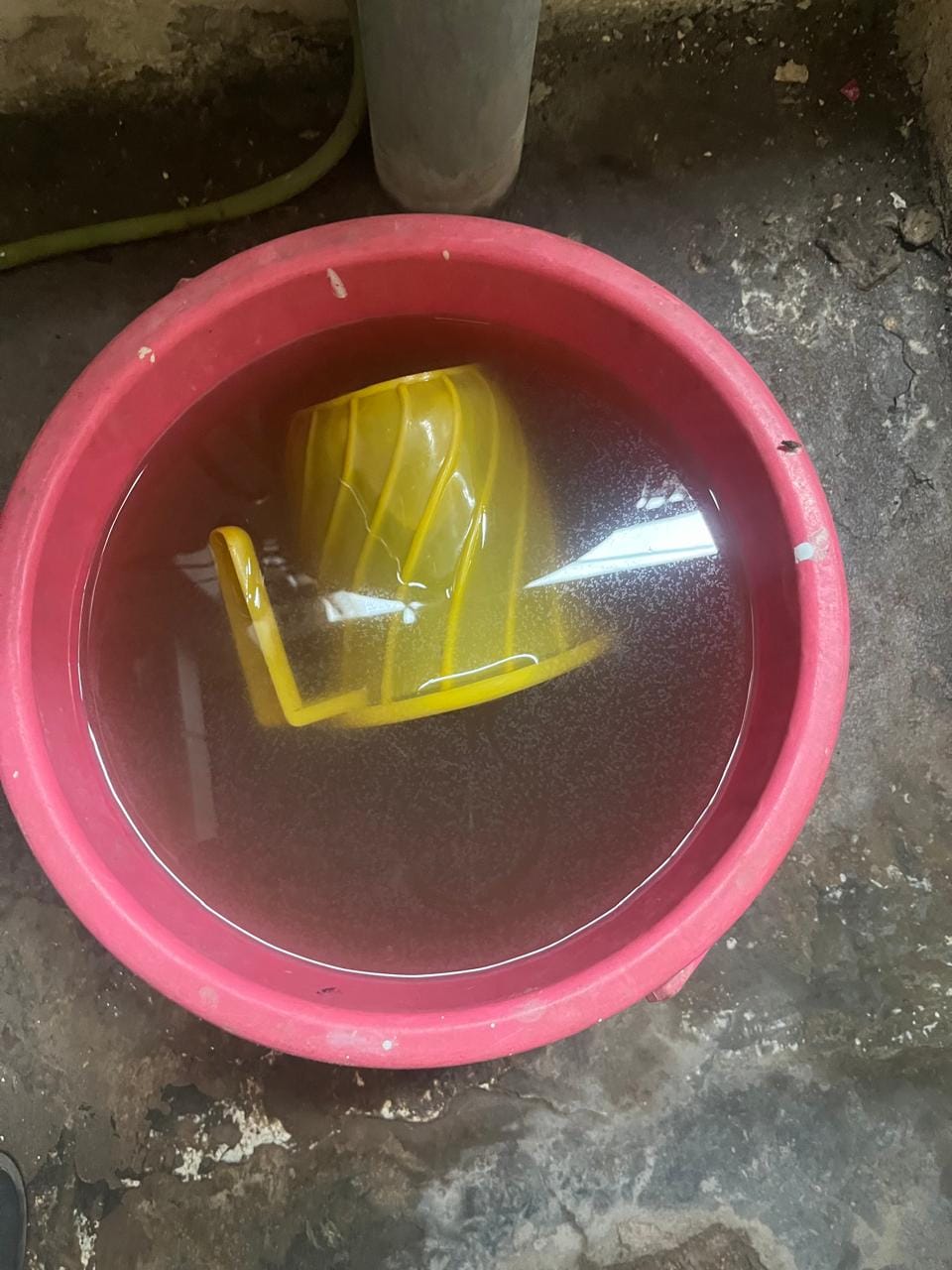 People are falling sick due to dirty water supply in Jawahar Nagar.