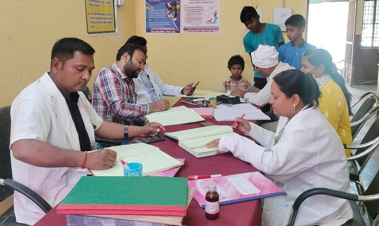 330 patients received free treatment at the Jan Arogya Mela.