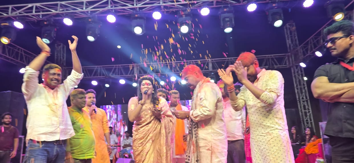 Holi binds the society together
