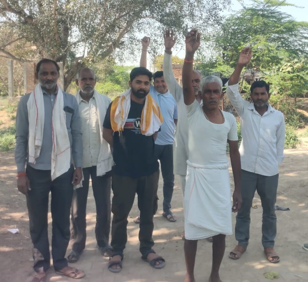 The tubewell bore has been damaged for five years, and distressed villagers raised slogans.