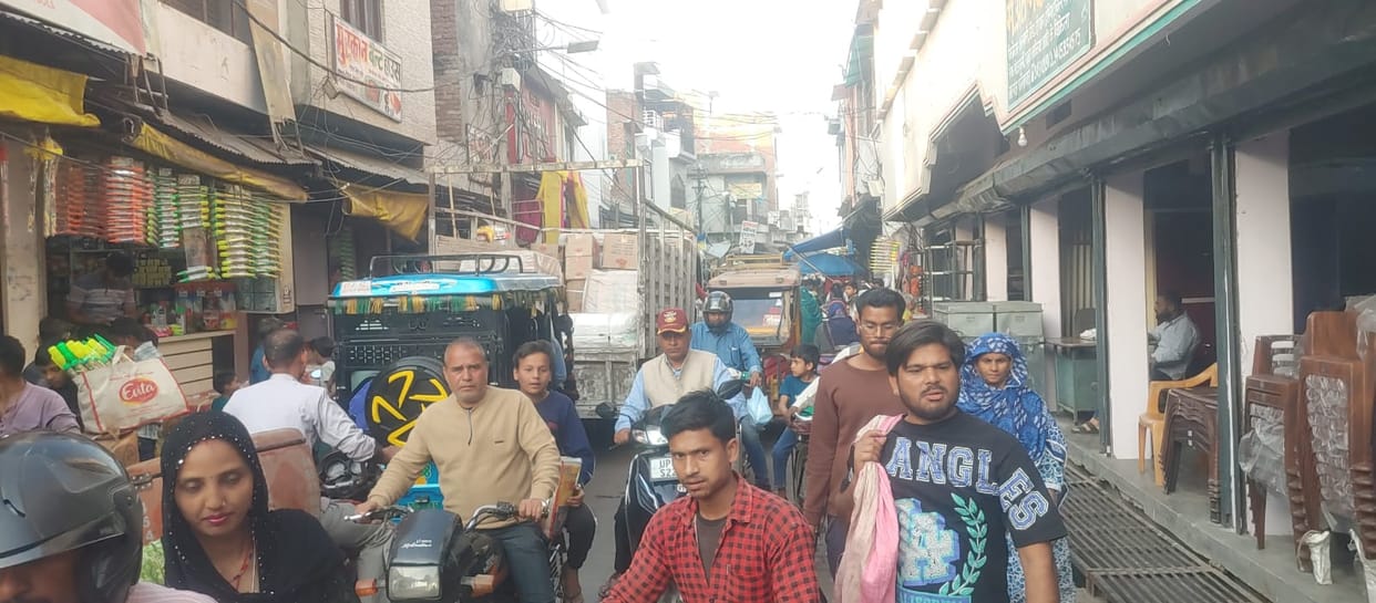 City traffic disrupted on Holi, with traffic jams everywhere.
