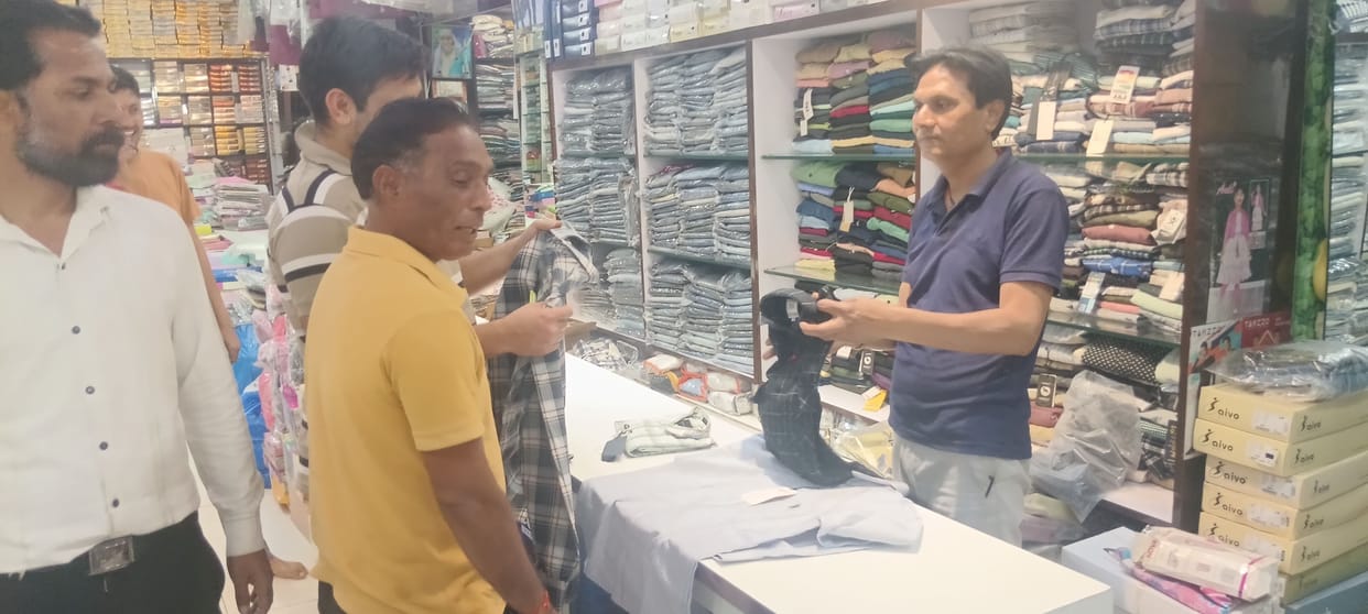 With the onset of summer, the cotton clothing business has gained momentum.
