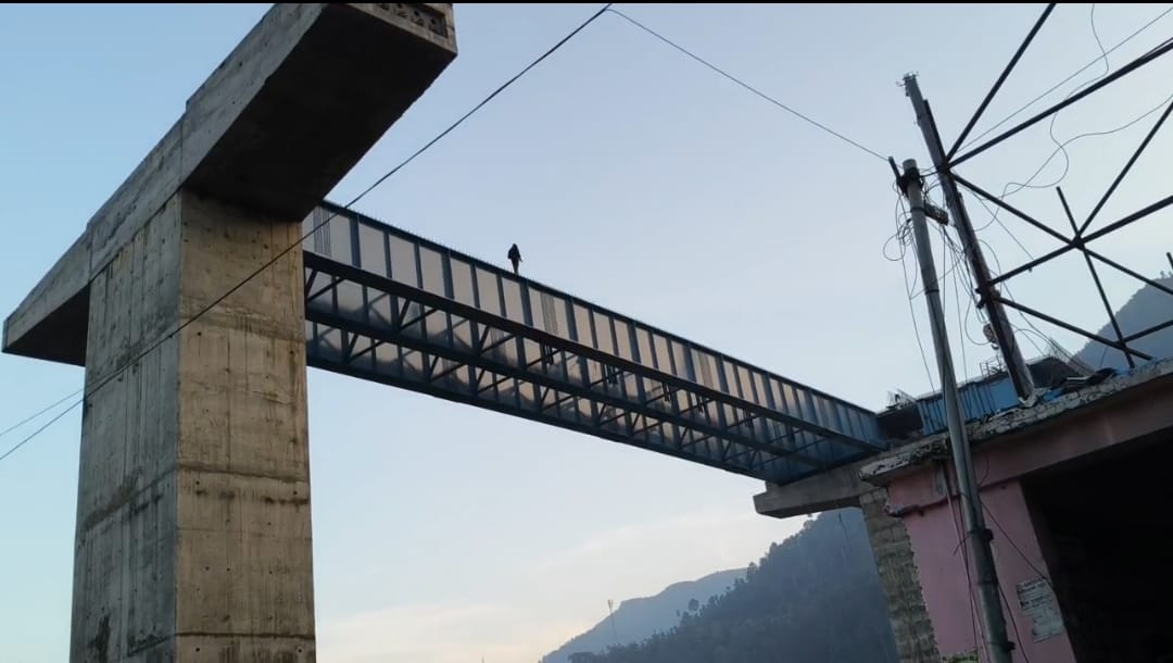 Tunnel facility will be available on the four-lane in Kandaghat in 2027, work on rail overbridge has started.