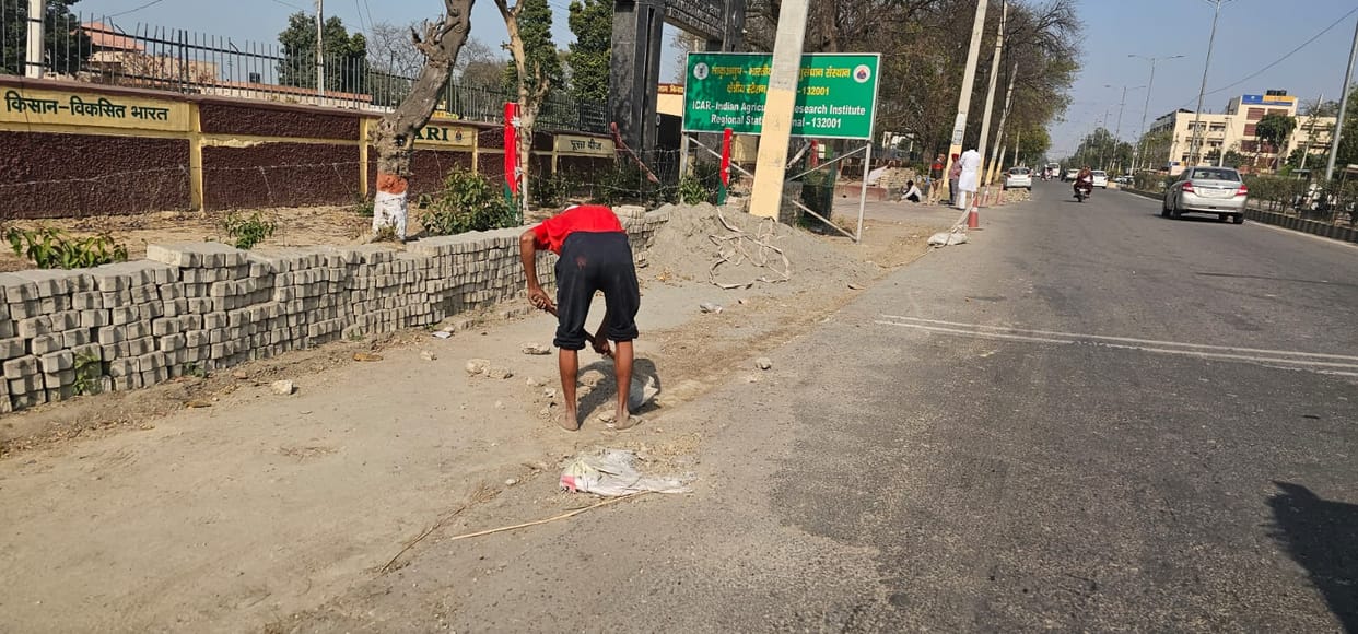 Electricity poles came in the middle of the Divya Nagar Yojana project.