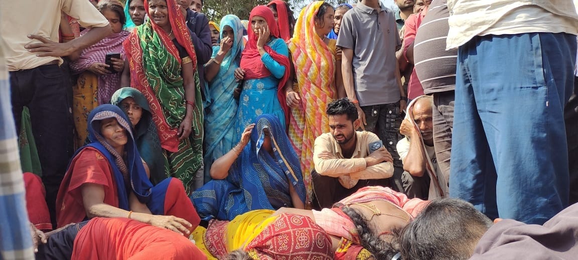 A milk vendor's head was crushed by a truck, causing a two-and-a-half-hour blockade of the state highway.